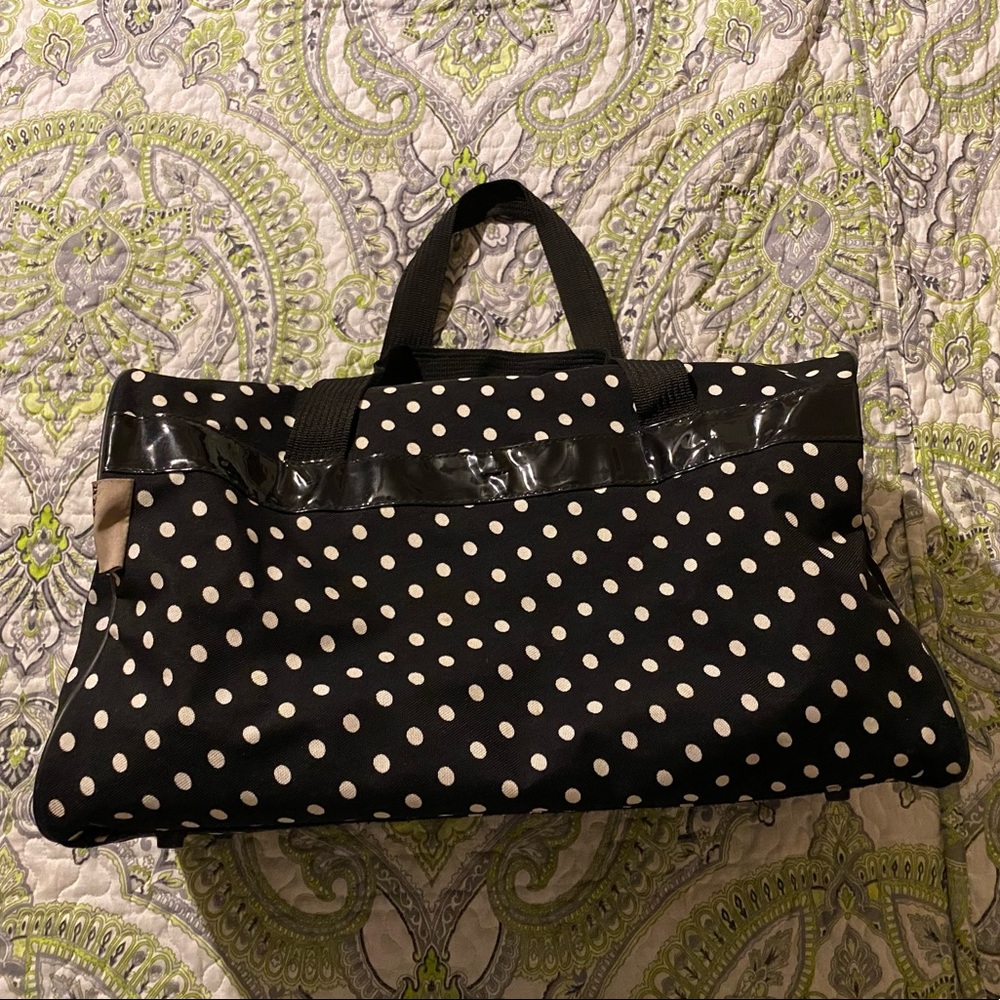 Medium size duffel bag 🤍🖤🤍